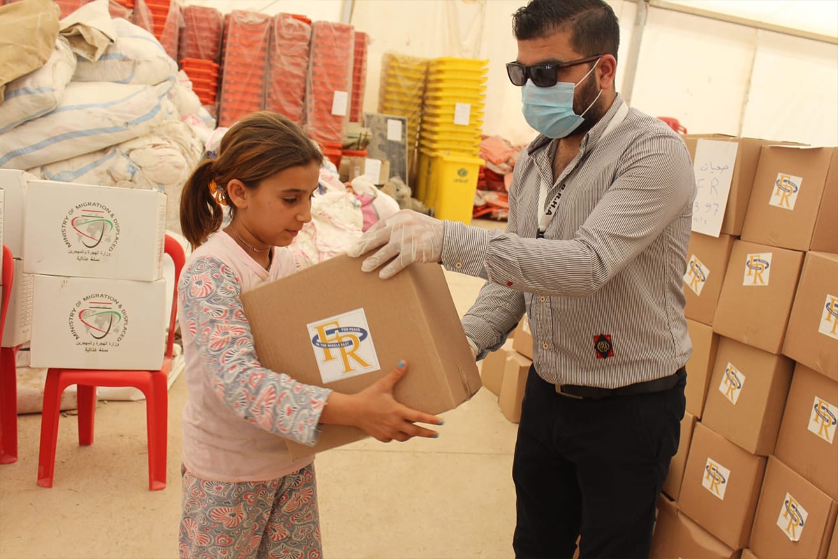 Mosaic-YazidiGirlReceivingFoodPack